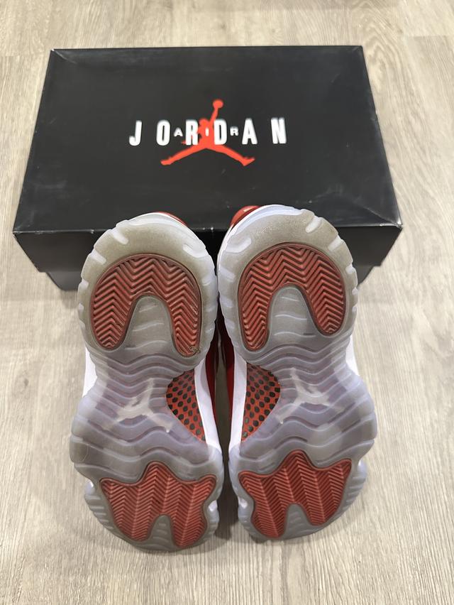 Jordan 11 university red 9
