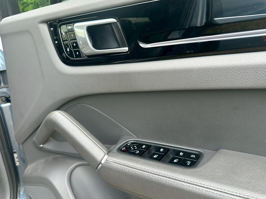 Porsche Cayenne 3.0 V6 E-Hybrid AAS ปี 2019  9