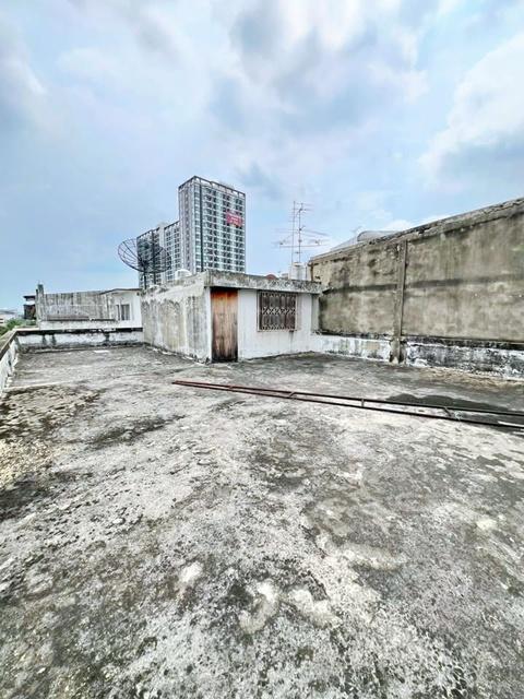 MRTสิรินธร2กม. เซ็นทรัล ปิ่นเกล้า 1กม. ให้เช่าอาคาร 2คูหา 4.5ชั้น หลังมุม 68ตร.วา. 1,060ตร.ม. โชว์รูม ถ.บรมราชชนนี-สิริน 8