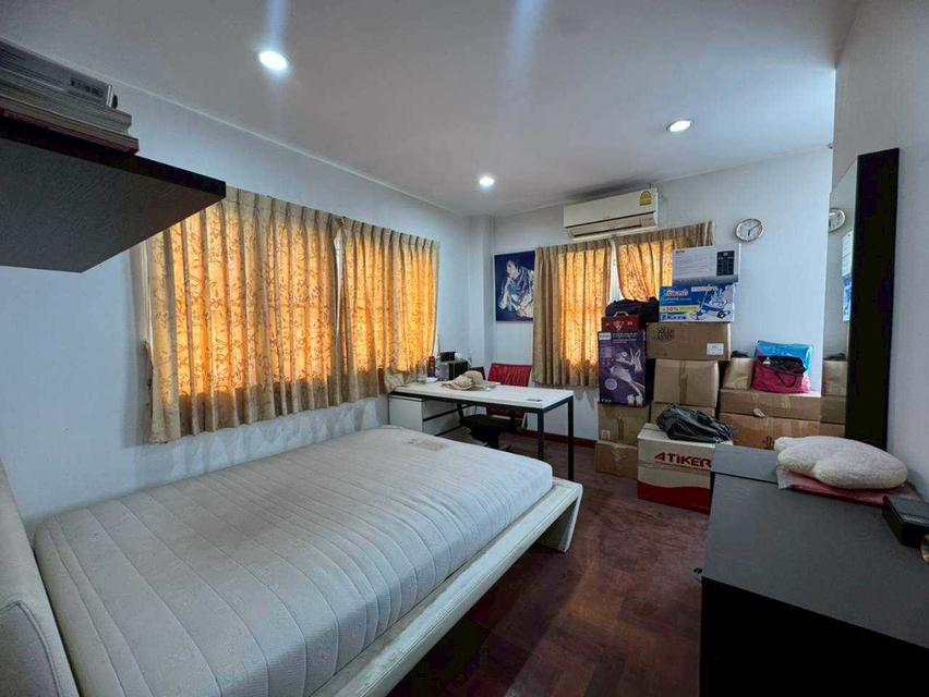 ให้เช่าอาคาร 3 คูหา 3.5 ชั้น + ดาดฟ้า พร้อมบ้าน 2 ชั้น ด้านหลัง ทำเลทอง ลาดพร้าว 71 (N.2012) 14