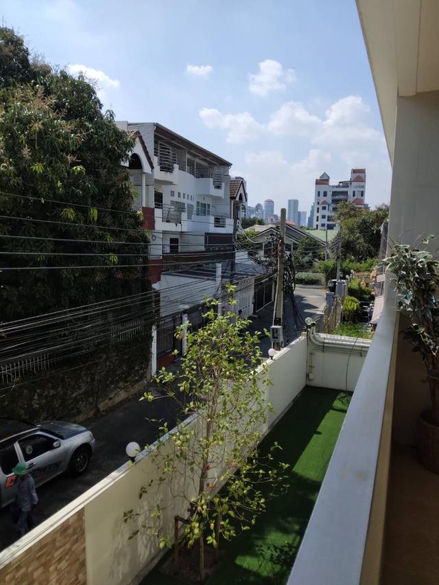ให้เช่าคอนโดหรูสไตล์วิวล่า สองขนาด 100-200 ตรม. 2 ห้องนอนและ 2 ห้องน้ำ, จากุซซี่ ใกล้บิ๊กซีเอกมัย 4