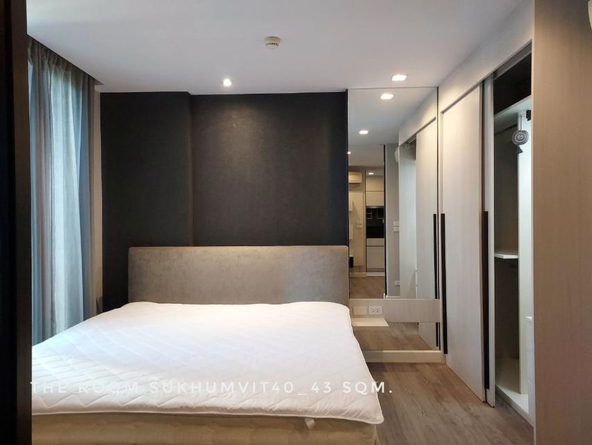 ให้เช่า คอนโด 1 bedroom in a very good locationTHE ROOM สุขุมวิท 40 43 ตรม. close to BTS Ekkamai Thonglor Sukhumvit and  2