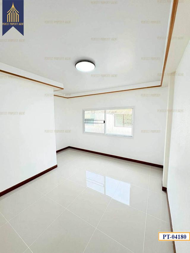 ทาวน์เฮาส์พร้อมจิตรห้องหัวมุมใกล้มอเตอร์เวย์ 12
