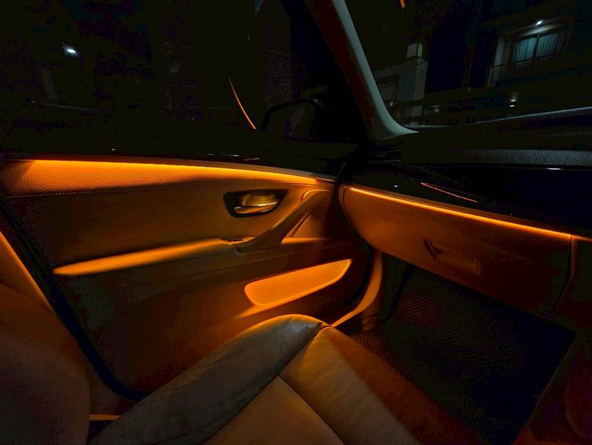 BMW 528i  11