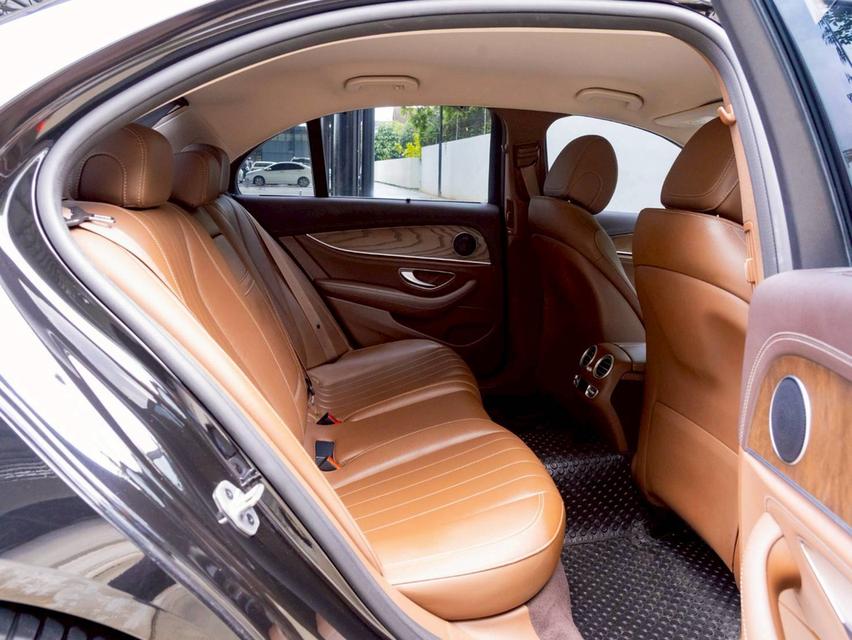 Mercedes Benz E300e Exclusive  ปีจด 2020 15