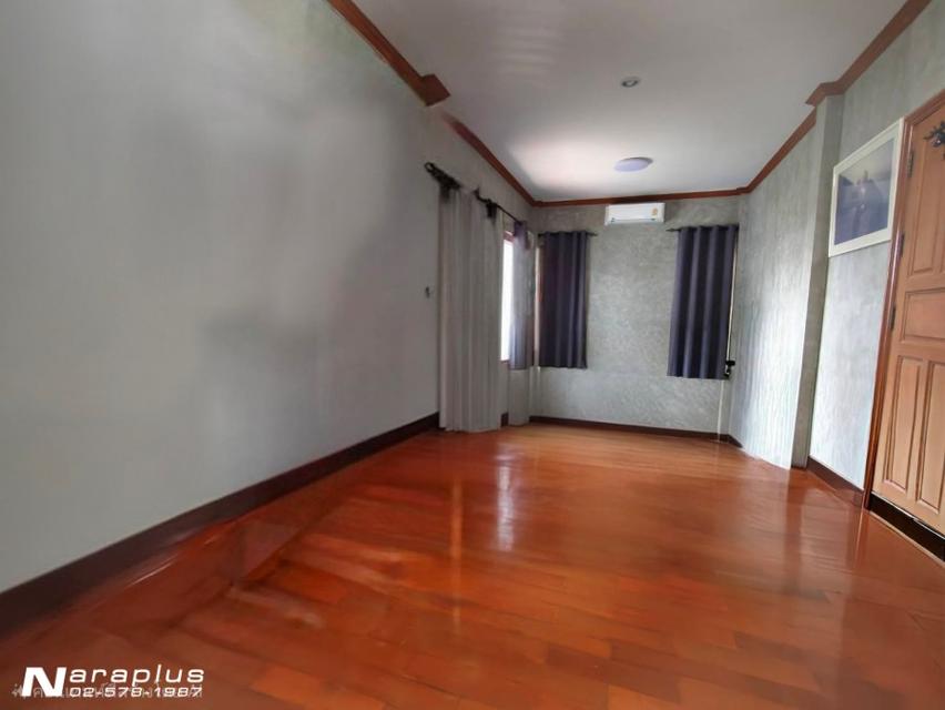 69090538 : ขายบ้านเดี่ยว 2 ชั้น พร้อมห้องใต้หลังคา ขนาด 58.3 ตรว. ถนนนาคนิวาส 37 แยก 1-8  บ้านติดตั้งโซล่าเซล ช่วยลดค่าไฟฟ้า และ เครื่องชาร์ทรถไฟฟ้า 11