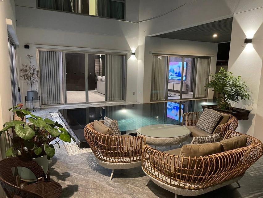 บ้านเดี่ยวโนเบิลทาราพัฒนาการ 5 ห้องนอน 134 sq.wa พื้นที่ใช้สอย 550 sq.m สระว่ายน้ำส่วนตัว 2