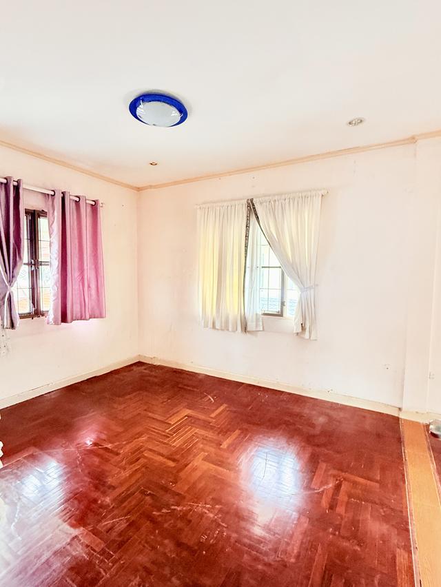 ชื่อหมู่บ้านชัยพฤกษ์รังสิต คลอง2(Land & House) ถนนฟ้าคราม  บ้านเดี่ยวเนื้อที่ 72 ตารางวาพื้นที่ใช้สอย133 ตารางเมตร 4ห้องนอน 3ห้องน้ำ 1ห้องรับแขก 13