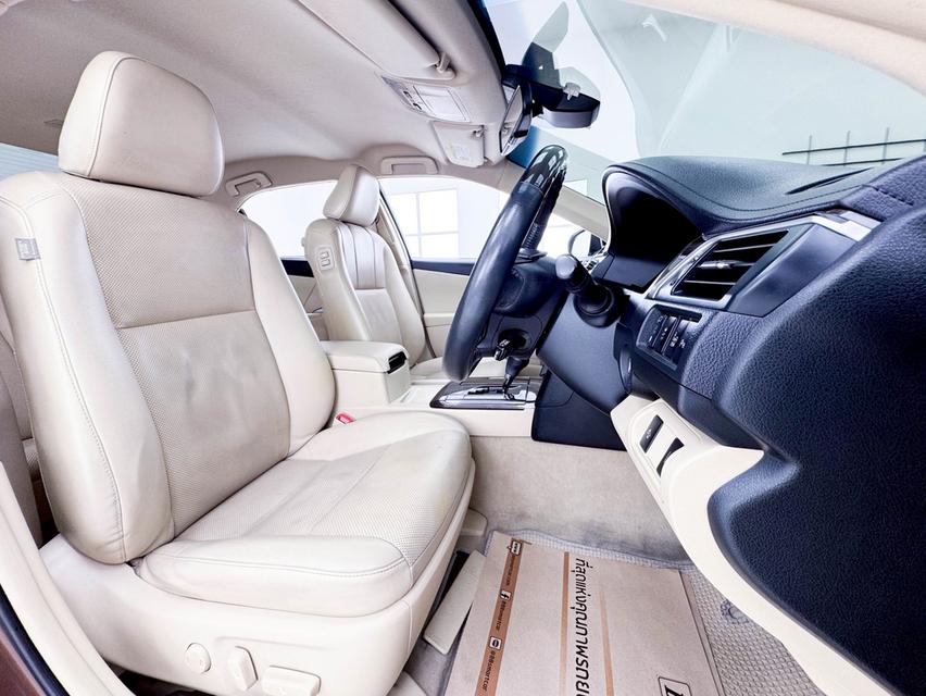 TOYOTA CAMRY HYBRID 2.5 [Navigator] ปี2016 สีน้ำตาล รูปที่ 8
