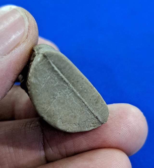 รูปหล่อเนื้อผงลอยองค์ #หลวงปู่หมุน ฐิตสีโล วัดบ้านจาน จังหวัด ศรีสะเกษ รุ่น รวยรุ่งเรือง เนื้อผงพุทธคุณ ปี2546แท้ทันหลวงปู่หมุนปลุกเสกครับ รูปที่ 6