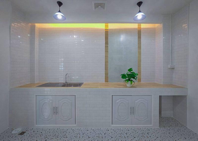 หมู่บ้านบัวทองธานีพาร์ค  (ตรงข้ามสมบัติบุรี) นนทบุรีทาวน์เฮาส์ 2 ชั้น หลังมุมใน  มีพื้นที่ระเบียงนั่งพักผ่อนหรือจัดสวนเล็กๆ ได้ ตกแต่งใหม่พร้อมอยู่ 8