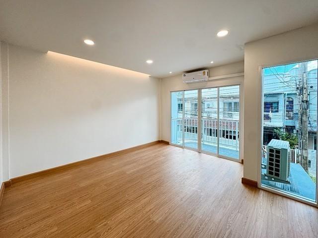 ขายทาวน์โฮม 2ชั้น ซอยลาดพร้าว84 หมู่บ้าน 84 แมนชั่น ทำเลดี บ้านรีโนเวทใหม่พร้อมอยู่ ใกล้ นานาชาติสิงคโปร์ 13