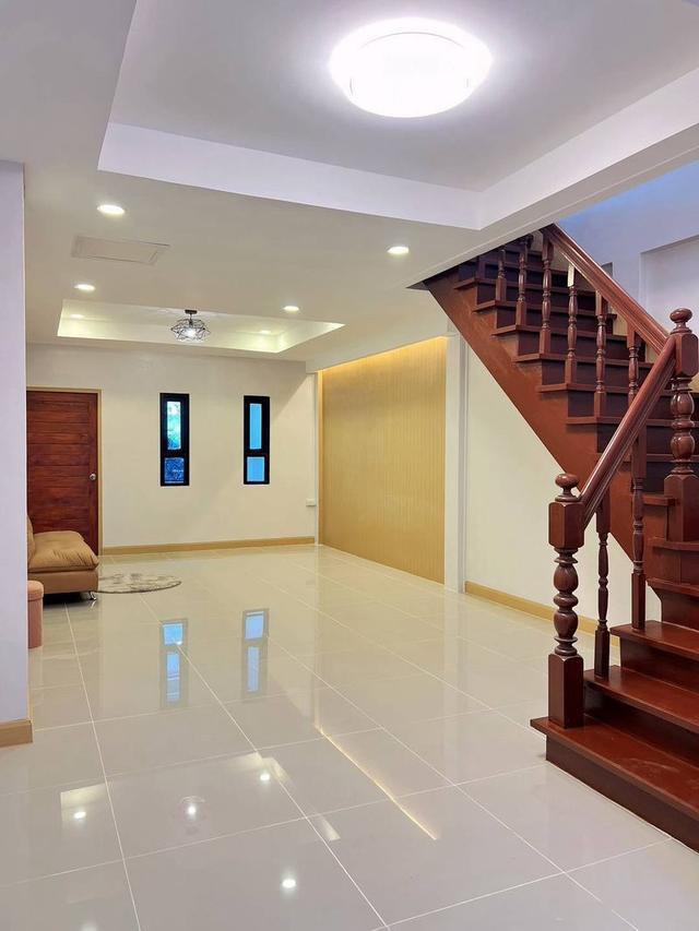 หมู่บ้านวงศ์ชัยนคร  บางรักใหญ่ นนทบุรีทาวน์เฮาส์ 2 ชั้น ทำเลติดรถไฟฟ้าสายสีม่วงสถานีบางรักใหญ่เพียง 800เมตร  ซอยป่าไม้อุทิศ บางรักใหญ่ นนทบุรี ทำเลดี 7