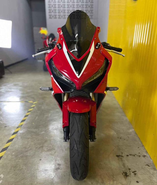  Honda CBR 650R สีแดง