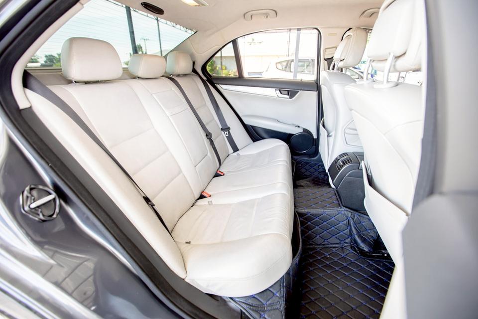 Benz C250 ปี 2013 สีรถสวย สภาพดีมากๆ  14