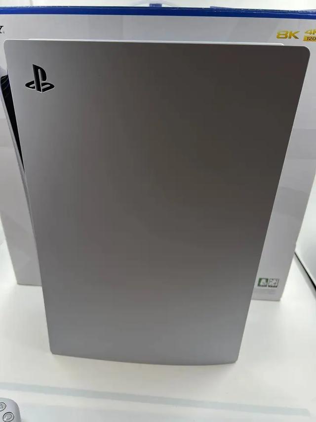 ปล่อยเครื่องเล่นเกม Sony PlayStation 4 3