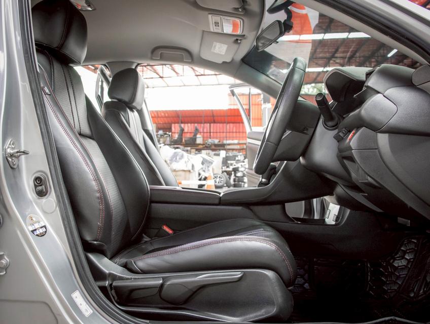 HONDA CIVIC FC 1.8 E i-VTEC ปี2021 9