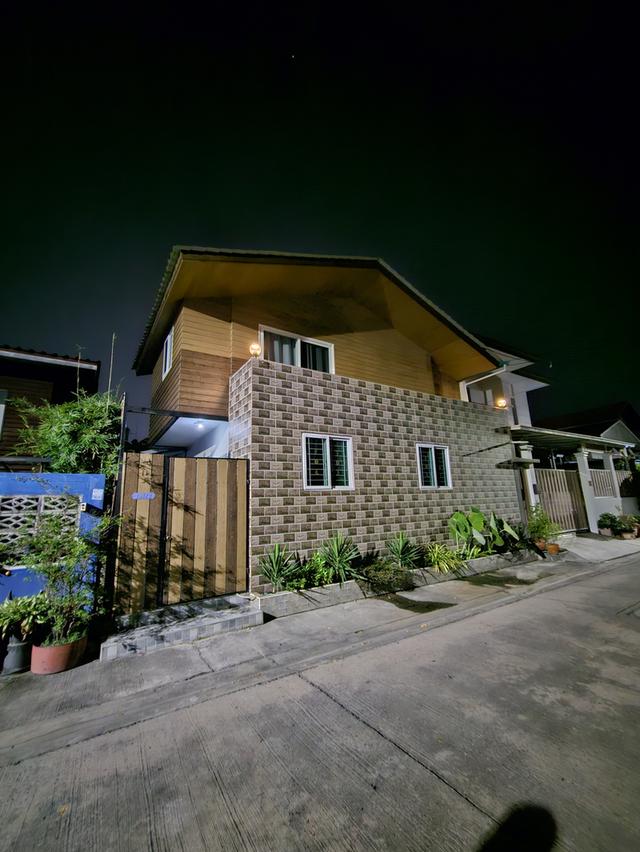 🎉 4 ล้านบาท 🎉ฟังไม่ผิดครับ 200 ตรว ห้องโถง 1 ห้อง นอน 5 ห้อง ห้องน้ำ 6 ห้อง สามารถ นำ 4 ห้องปล่อยเช่าได้ เป็นห้องน้ำในตัว 1