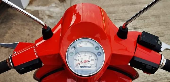 Vespa PX 125 สีส้ม 3