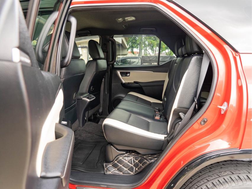 Toyota Fortuner 2.8 Legender 4WD ปี : 2021 11
