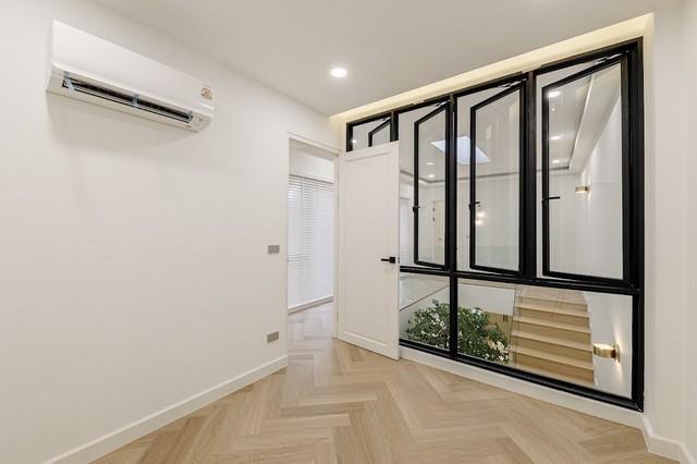 ขายทาวน์เฮ้าส์ สไตล์ Modern French Classic ซอยปรีดีย์พนมยงค์ 42 หมู่บ้าน บ้านคลองตันนิเวศน์ พร้อมอยู่ 9