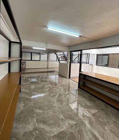 ให้เช่าโกดังดินแดงรัชดาภิเษก3 สถานฑูตจีน ขนาด 500ตารางเมตร มีออฟฟิศ และห้องพักแยก 3