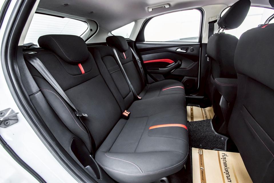 FORD FOCUS 2.0 S 5DR 2013  10
