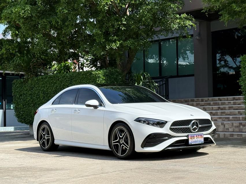 2025 BENZ A200 AMG DYNAMIC FACELIFT รถมือเดียวออกป้ายแดง สภาพป้ายแดง รถวิ่งน้อยเพียง 20,000 กม เข้าศูนย์ทุกระยะ รถไม่เคยมีอุบัติเหตุครับ