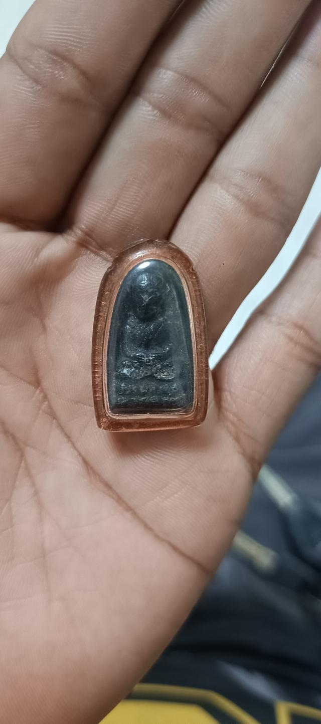 หลวงพ่อทาบ วัดกระบกขึ้นผึ้งระยอง พิมพ์หลวงปู่ทวด ปี 2505 หลวงปู่ทิมปลุกเสก ( เหลียมกรอบเก่า ) พระเก่าผ่านมาหลายปีสภาพแบบนี้ถือว่ายังสวยอยู่