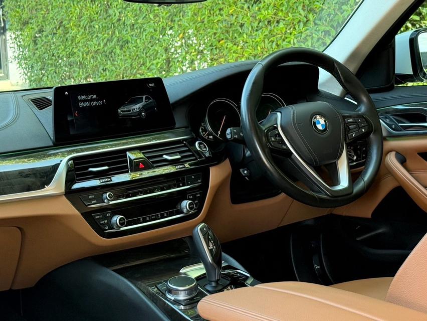 2019 BMW 520D G30 รถมือเดียวออกป้ายแดง รถวิ่งน้อย เข้าศูนย์ตรงตามระยะ รถไม่เคยมีอุบัติเหตุครับ 12