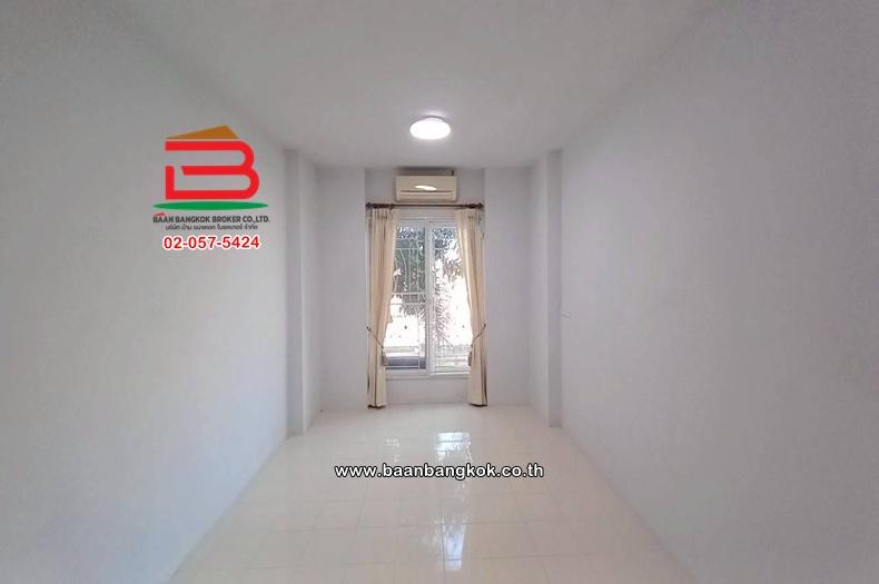 บ้านเดี่ยว เนื้อที่ 34.8 ตร.ว. หมู่บ้านนันทวัน 10 (ซอยเลียบวารี 37) ถนนเลียบวารี แขวงโคกแฝด เขตหนองจอก 20