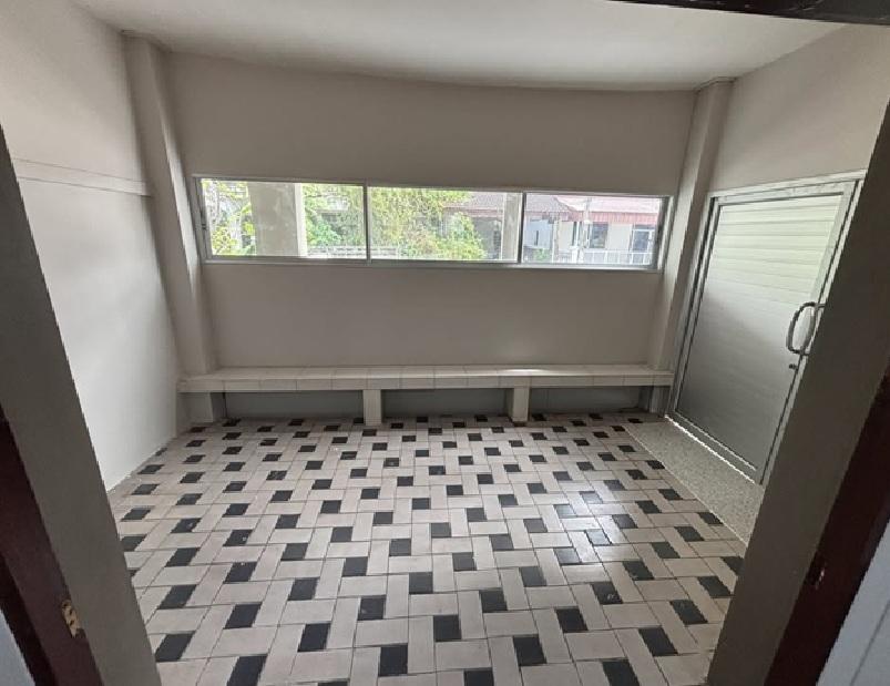 ให้เช่าทาวน์โฮม 3 ชั้น / ทำเลซอยอ่อนนุช 39 / พื้นที่ดิน 40 ตารางวา / พื้นที่ใช้สอยกว่า 250 ตารางเมตร / จอดรถ 2-3 คัน 3