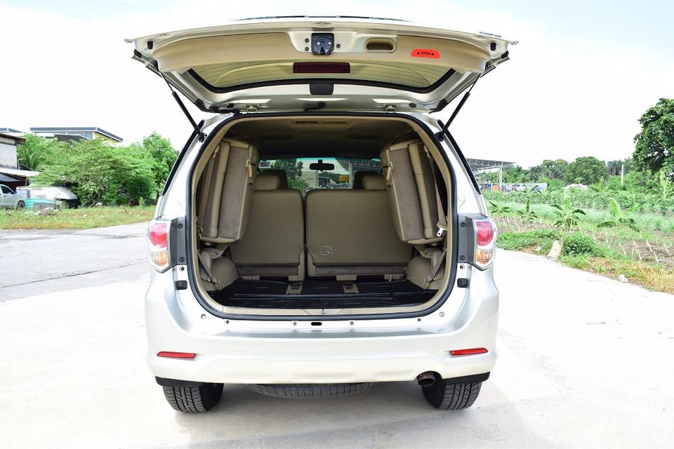 รถครอบครัว SUV ฟรีดาวน์ TOYOTA FORTURNER 3.0V คอมมอลเรลดีเซล VN-TURBO ออโต้เบาะหนังไฟฟ้า แอร์จอ แอร์หลังคา แม็กสวยยางใหม่ จอทัสกรีนโทร095740122ไลUTBP รูปที่ 16