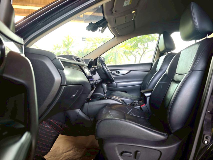 ขายรถ nissan  X-Trail 2.0V 4WD ปี 2015 สีดำ เกียร์ออโต้ 11
