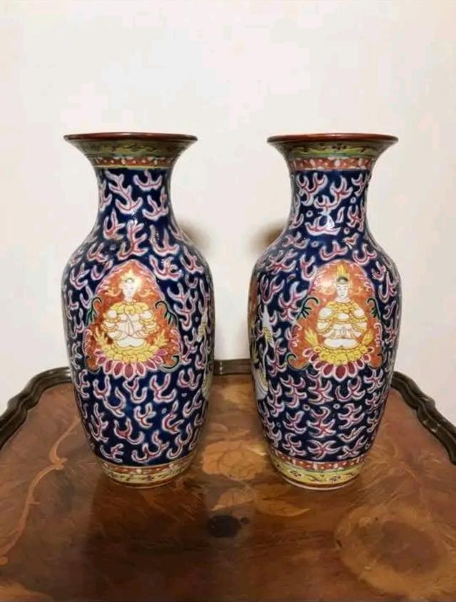 แจกกันเก่าใบใหญ่  
