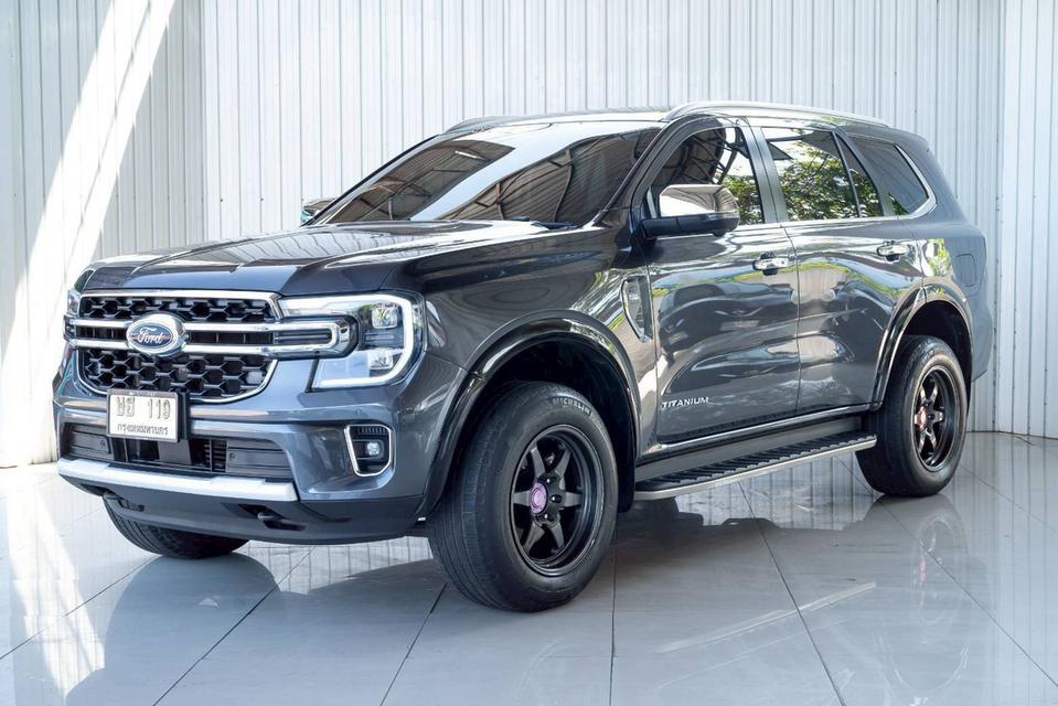 FORD EVEREST 2.0 BI-TURBO TITANIUM PLUS ปี 2022 จด 2023 สีเทา เกียร์ A/T ขับ 2  โฉม ปี22-ปัจจุบัน