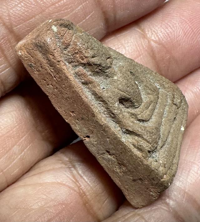 พระเนื้อดิน พิมพ์พระผงสุพรรณ ล.พ.โหน่ง วัดคลองมะดัน 3