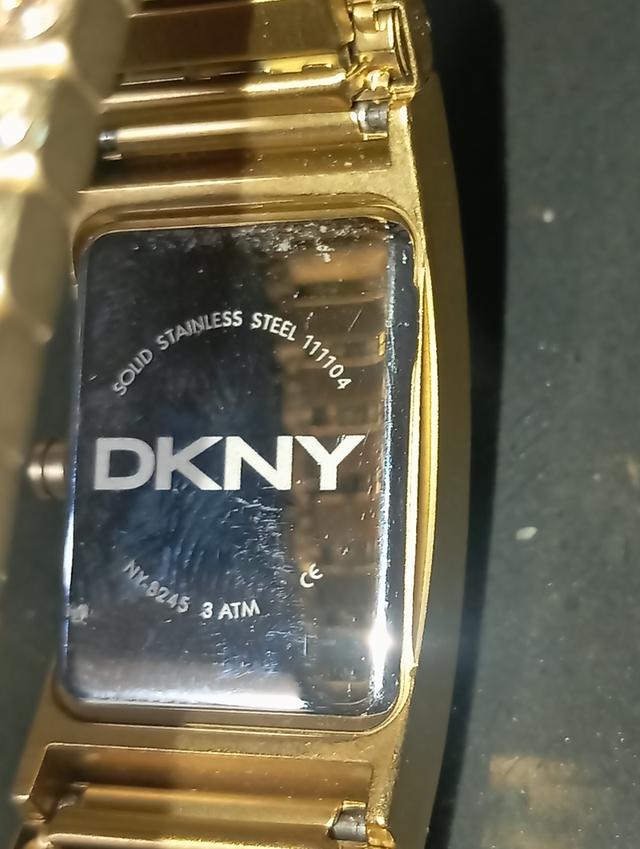 ขายถูกมากๆนาฬิกา DKNY ของแท้100% รุ่น NY-8245สภาพสวยสมบูรณ์ รูปที่ 4