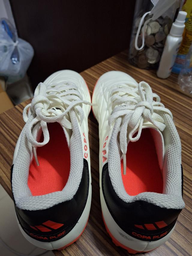 รองเท้าฟุตบอลหญ้าเทียม Adidas รูปที่ 4