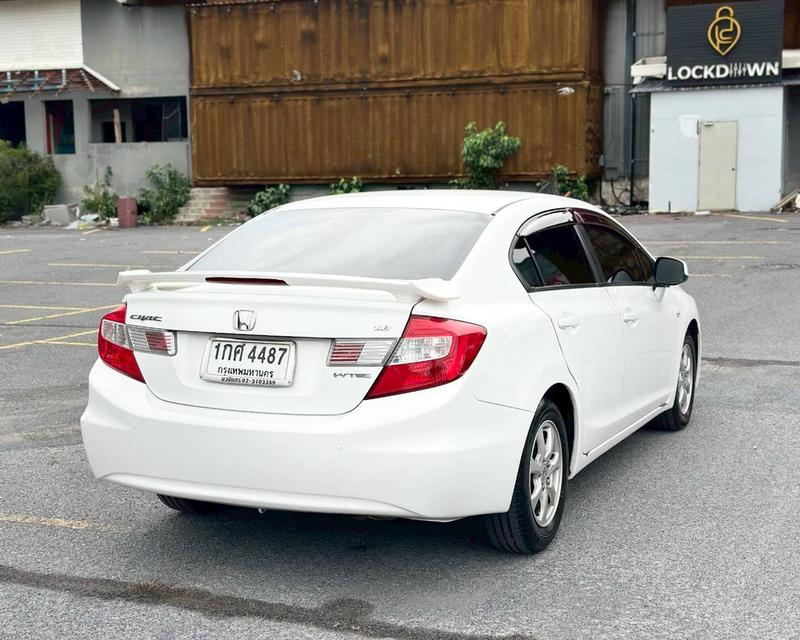Honda Civic FB 1.8 S เกียร์ Auto สีขาว ปี 2013 6