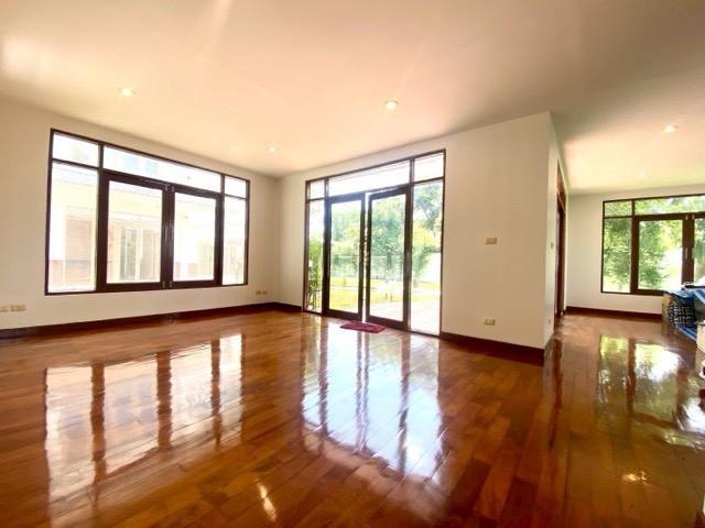 ขายบ้านเดี่ยว 2 ชั้น พื้นที่ครึ่งไร่ โครงการฟอเรสต์โฮม ติดถนนรังสิต–นครนายก คลอง 7 บ้านรีโนเวทตกแต่งใหม่บรรยากาศร่มรื่น 2