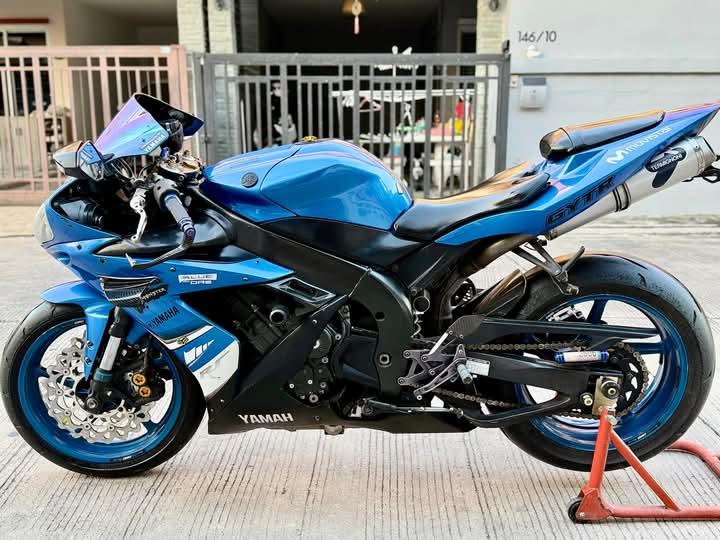 Yamaha R1 2004 3