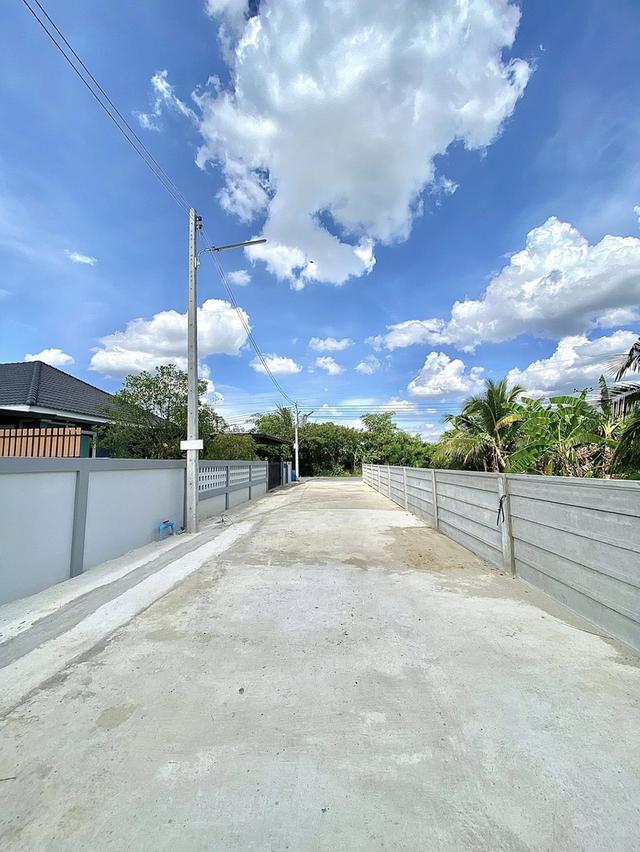 เจ้าขายเอง ยินดีรับนายหน้า ขายบ้านเดี่ยวชั้นเดียว จังหวัดนครปฐม กำแพงแสน เนื้อที่110ตรว. ขนาด 3ห้องนอน 2ห้องน้ำ จอดรถได้หลายคัน ให้ที่ดินเยอะ  3