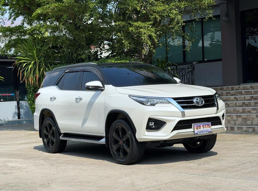 2018 TOYOTA FORTUNER TRD รถมือเดียวออกป้ายแดง รถวิ่งน้อยเพียง 120,000กม ประวัติศูนย์ครบ ไม่เคยมีอุบัติเหตุครับ