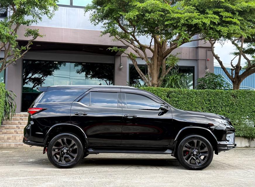 2023 TOYOTA FORTUNER 2.8 GR SPORT 4WD รถมือเดียวออกป้ายแดง รถวิ่งน้อย ประวัติศูนย์ครบ รถไม่เคยมีอุบัติเหตุครับ รูปย่อยที่ 2