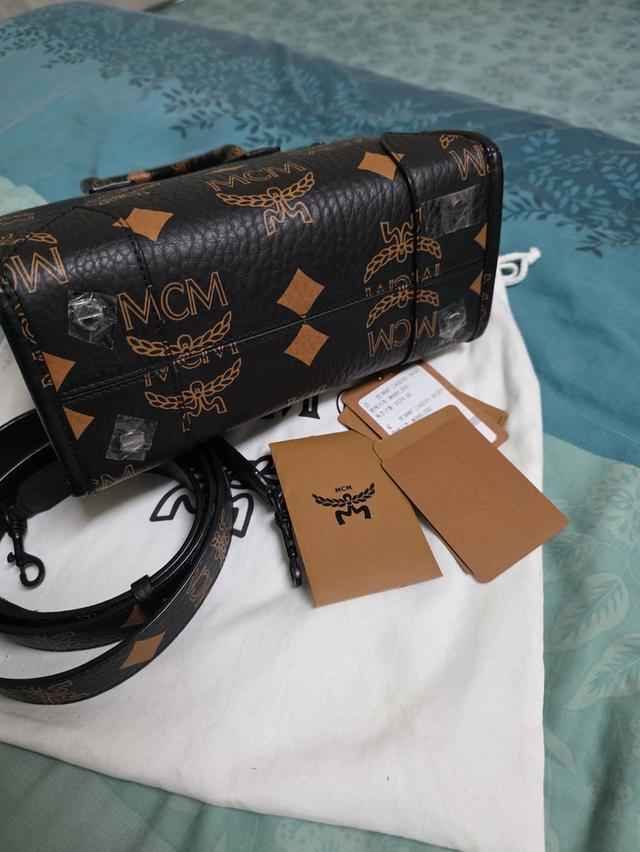 กระเป๋าMCM สีดำ มือสองใช้ไป1ครั้ง มีการ์ด สายสะพายยาว ถุงผ้า รูปที่ 3