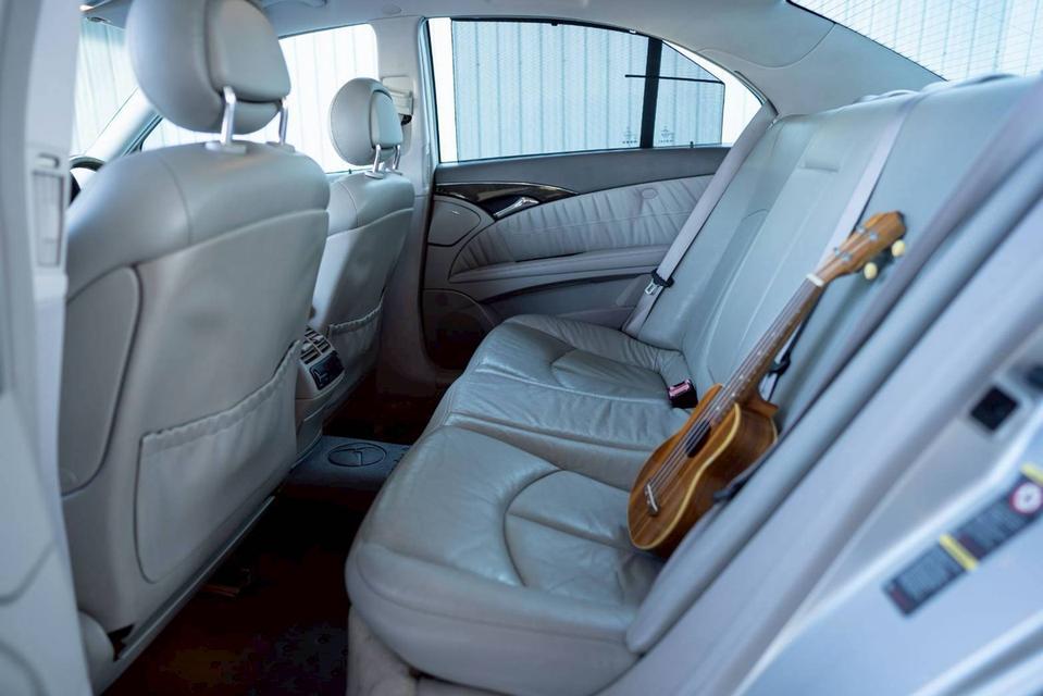 BENZ E240 AVANTGARDE (W211) ปี 2004 14