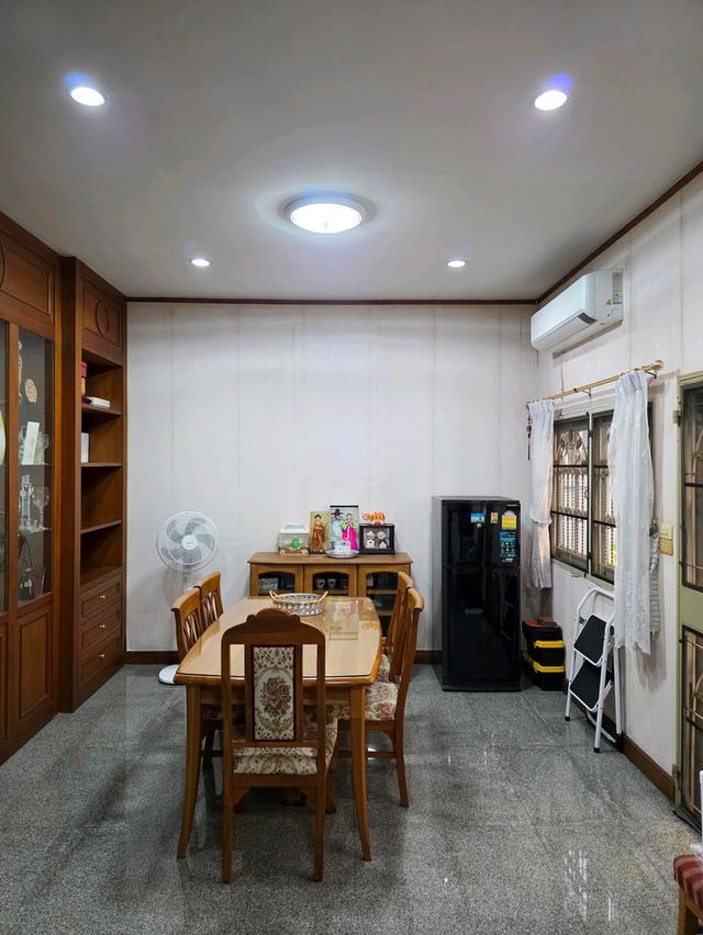 ขายบ้านทาวน์โฮมหลังคู่ 3 ชั้น ทำเลทองติด CDC ตรงข้าม Central Eastville เฟอร์ครบ พร้อมอยู่ 9