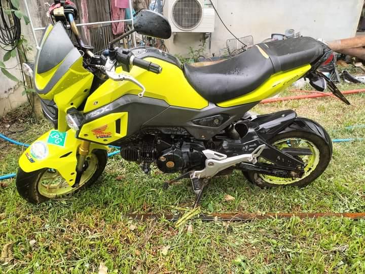 Honda msx สีเหลือง  1