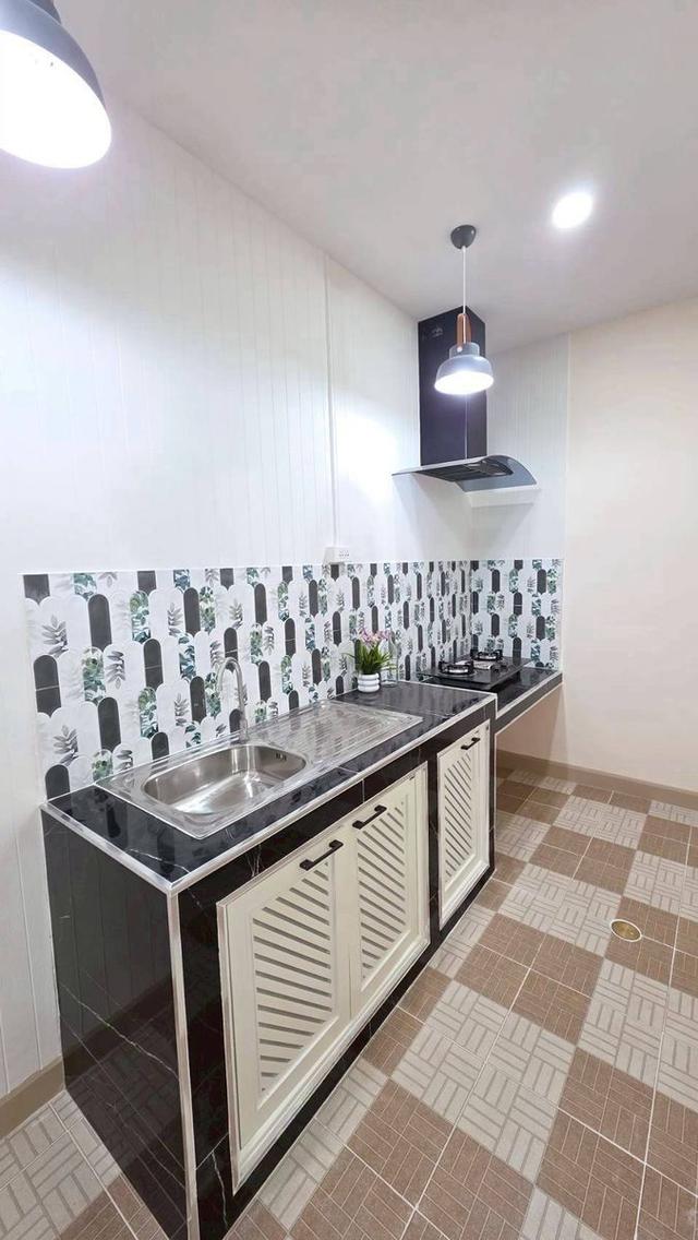 หมู่บ้านพิมลราช1 บางบัวทอง ทาวน์เฮาส์ชั้นเดียว  ตกแต่งใหม่พร้อมอยู่ ถนนบ้านกล้วย  ทำเลสวยหน้าบ้านกว้าง 10